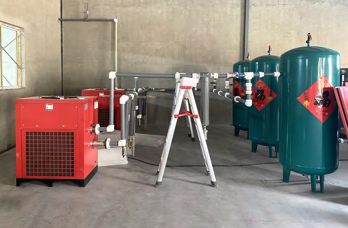 Tilfælde af opgradering af udstyr i dyreholdsbranchen: Hvordan hjælper en dobbelt-skrue (90 kW) luftkompressor med at opnå effektiv og energibesparende produktion?