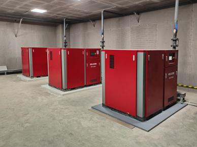 Hvordan opnår man energieffektivitet og høj ydeevne med luftkompressorer i luftfartsindustrien?